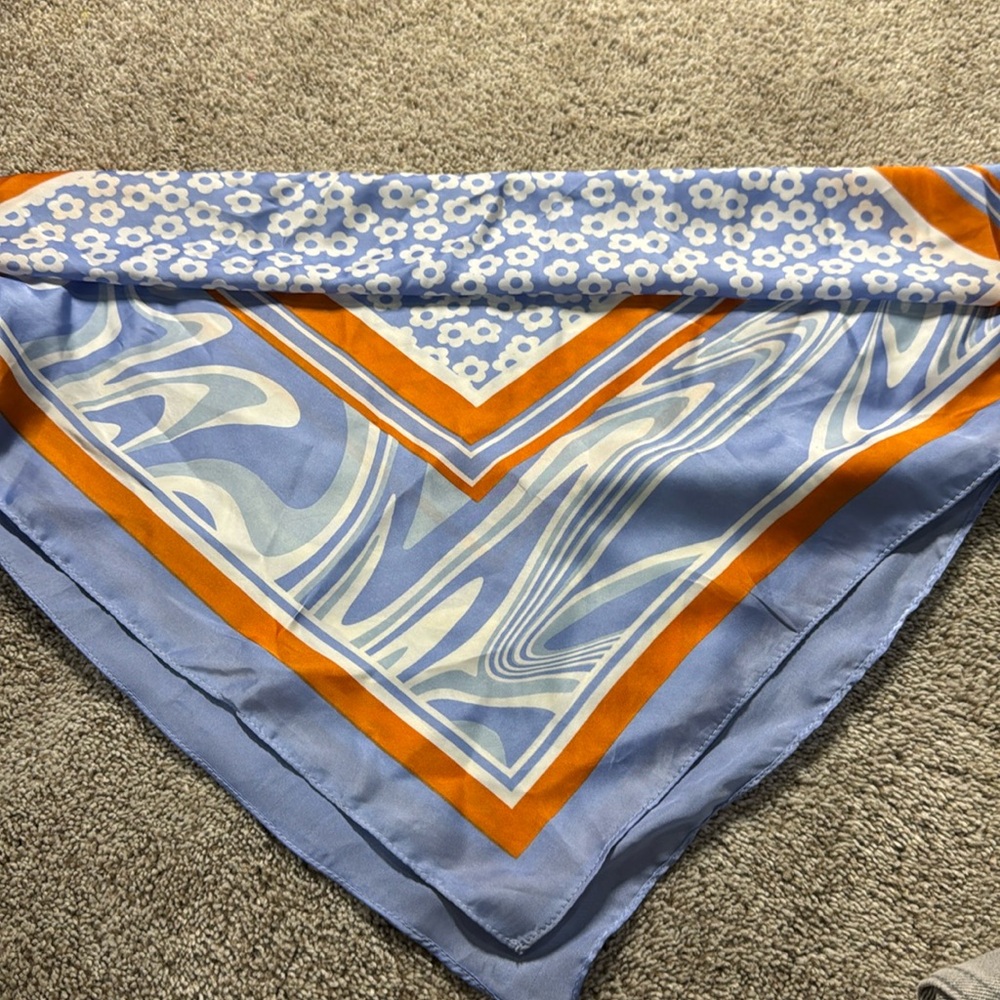 scarf top ￼